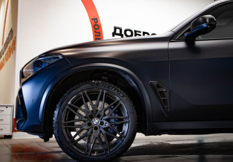 Подержанный автомобиль BMW X5 M 2022 года (38 фото)