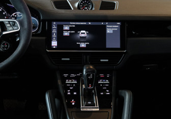 Подержанный автомобиль Porsche Cayenne 2019 года (13 фото)