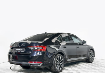 Подержанный автомобиль Skoda Superb Liftback 2024 года (5 фото)