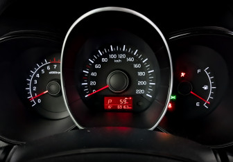 Подержанный автомобиль Kia Rio Hatchback 2017 года (13 фото)