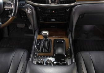 Подержанный автомобиль Lexus LX 2018 года (14 фото)