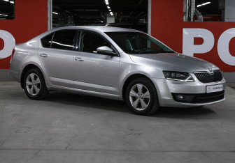 Подержанный автомобиль Skoda Octavia Liftback 2014 года (3 фото)