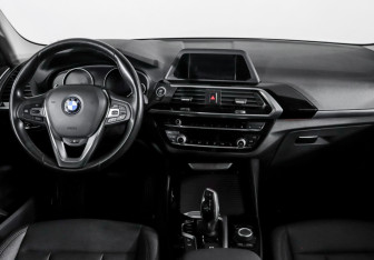 Подержанный автомобиль BMW X3 2017 года (12 фото)