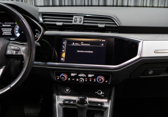 Подержанный автомобиль Audi Q3 2020 года (15 фото)