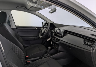 Подержанный автомобиль Skoda Rapid Liftback 2021 года (13 фото)