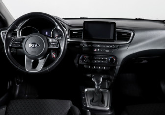 Подержанный автомобиль Kia Ceed Hatchback 2019 года (12 фото)