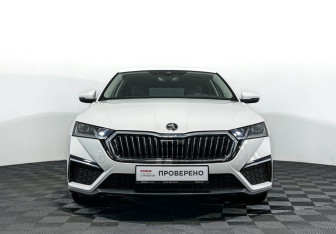 Подержанный автомобиль Skoda Octavia Liftback 2023 года (2 фото)