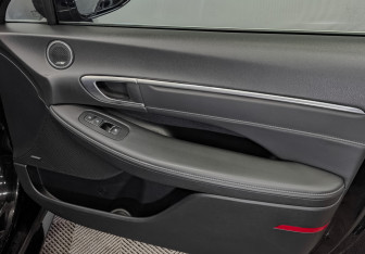 Подержанный автомобиль Hyundai Sonata 2022 года (23 фото)