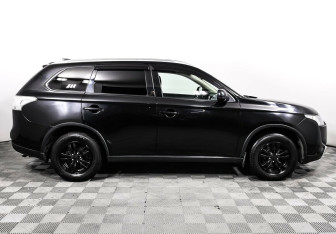 Подержанный автомобиль Mitsubishi Outlander 2014 года (4 фото)