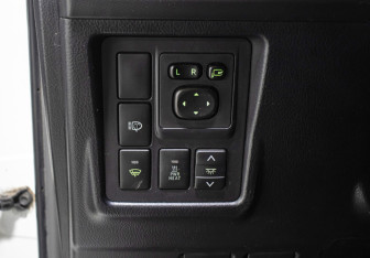 Подержанный автомобиль Toyota Land Cruiser Prado 2010 года (20 фото)