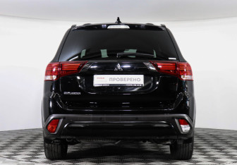 Подержанный автомобиль Mitsubishi Outlander 2021 года (5 фото)