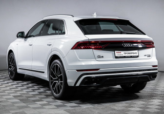 Подержанный автомобиль Audi Q8 2019 года (7 фото)
