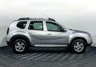 Подержанный автомобиль Renault Duster 2017 года (4 фото)