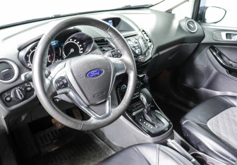 Подержанный автомобиль Ford Fiesta Sedan 2017 года (6 фото)