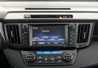 Подержанный автомобиль Toyota RAV4 2017 года (15 фото)