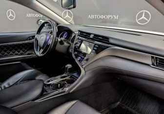 Подержанный автомобиль Toyota Camry Sedan 2018 года (13 фото)