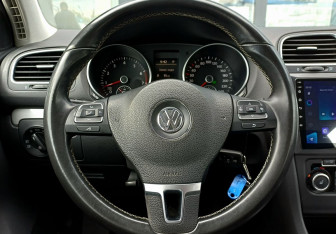 Подержанный автомобиль Volkswagen Golf Hatchback 2012 года (12 фото)