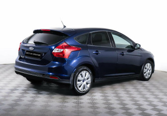 Подержанный автомобиль Ford Focus Hatchback 2013 года (5 фото)