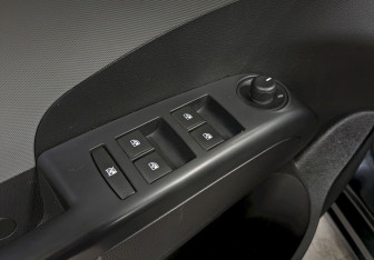 Подержанный автомобиль Chevrolet Aveo Sedan 2015 года (12 фото)