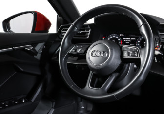 Подержанный автомобиль Audi A3 Hatchback 2021 года (13 фото)