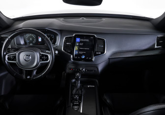 Подержанный автомобиль Volvo XC90 2017 года (12 фото)
