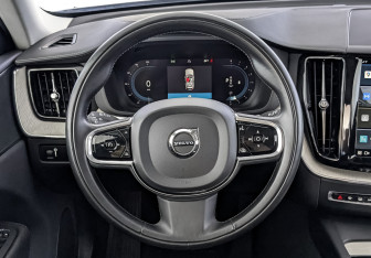 Подержанный автомобиль Volvo XC60 2021 года (22 фото)