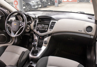 Подержанный автомобиль Chevrolet Cruze Sedan 2011 года (11 фото)