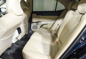 Подержанный автомобиль Toyota Camry Sedan 2019 года (18 фото)