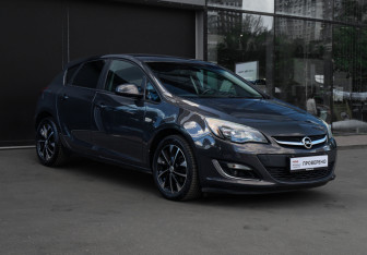 Подержанный автомобиль Opel Astra Hatchback 2012 года (3 фото)