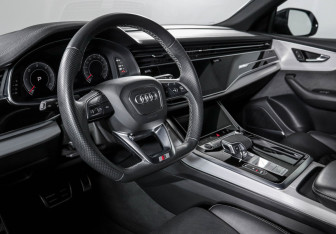 Подержанный автомобиль Audi Q8 2022 года (14 фото)
