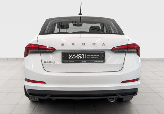 Подержанный автомобиль Skoda Rapid Liftback 2021 года (6 фото)