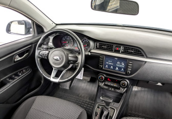 Подержанный автомобиль Kia Rio Hatchback 2019 года (29 фото)