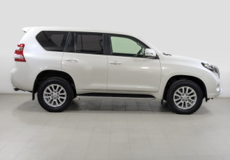 Подержанный автомобиль Toyota Land Cruiser Prado 2014 года (4 фото)