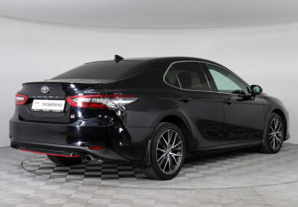 Подержанный автомобиль Toyota Camry Sedan 2021 года (5 фото)