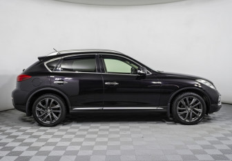 Подержанный автомобиль Infiniti QX50 2016 года (4 фото)