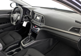 Подержанный автомобиль Hyundai Elantra Sedan 2017 года (13 фото)