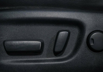 Подержанный автомобиль Toyota RAV4 2015 года (12 фото)