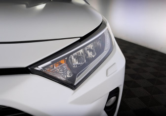 Подержанный автомобиль Toyota RAV4 2021 года (17 фото)