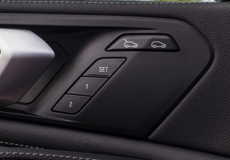 Подержанный автомобиль BMW X6 2020 года (46 фото)
