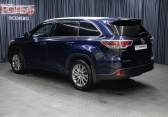 Подержанный автомобиль Toyota Highlander 2014 года (7 фото)