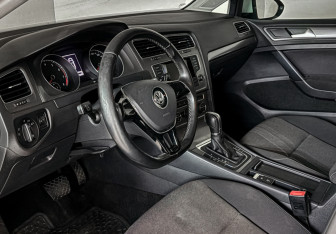 Подержанный автомобиль Volkswagen Golf Hatchback 2014 года (13 фото)