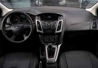 Подержанный автомобиль Ford Focus Hatchback 2011 года (11 фото)