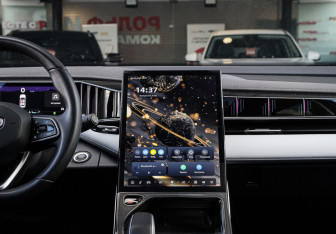 Подержанный автомобиль Geely Atlas 2024 года (13 фото)