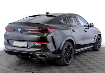 Подержанный автомобиль BMW X6 2021 года (5 фото)