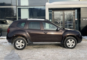 Подержанный автомобиль Renault Duster 2015 года (4 фото)