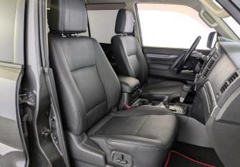 Подержанный автомобиль Mitsubishi Pajero 2017 года (20 фото)