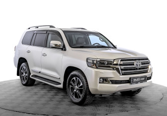 Подержанный автомобиль Toyota Land Cruiser Suv 2016 года (3 фото)