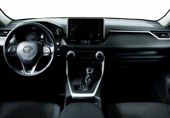 Подержанный автомобиль Toyota RAV4 2019 года (7 фото)