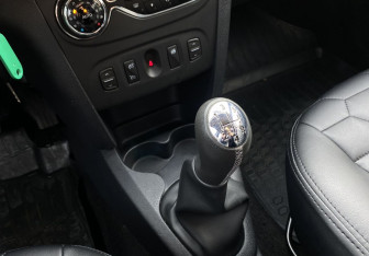 Подержанный автомобиль Renault Sandero 2018 года (18 фото)