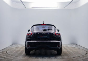 Подержанный автомобиль Nissan Juke 2014 года (6 фото)